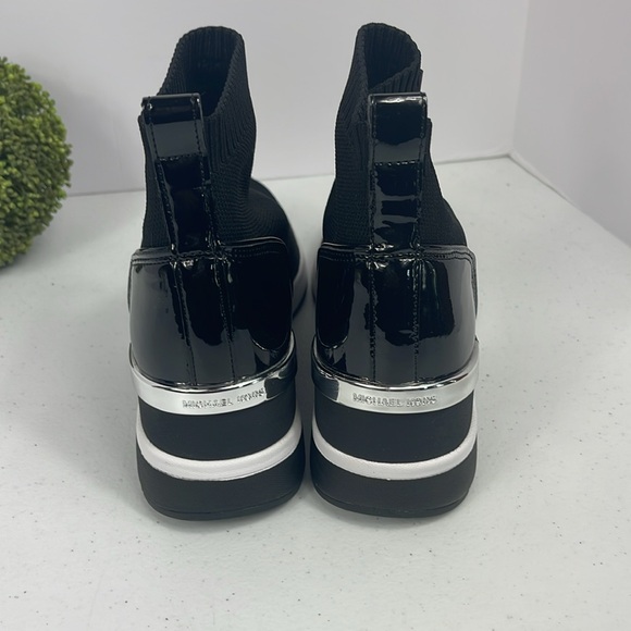 Michael Kors Skyler Bootie Stretch Knit Sz 9 NIB - Picture 6 of 12